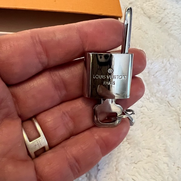 Authentic Louis Vuitton Silver lock and key # 448 - Picture 3 of 8